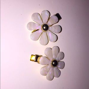 White flower hair clips🌸